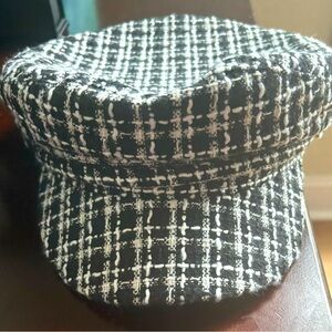 Karl Lagerfeld Women’s Newsboy Metallic Houndstooth Hat